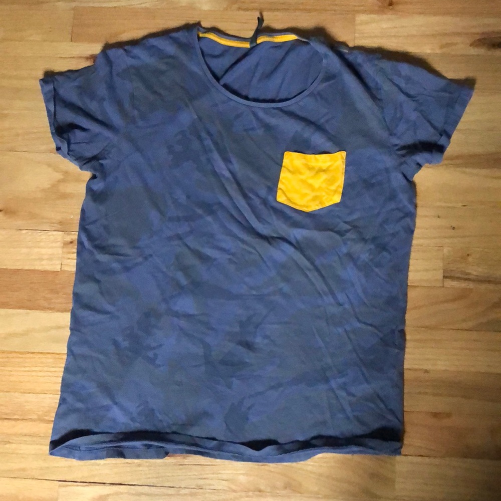 Plaza d’italia scoop neck, camp pocket t-shirt
